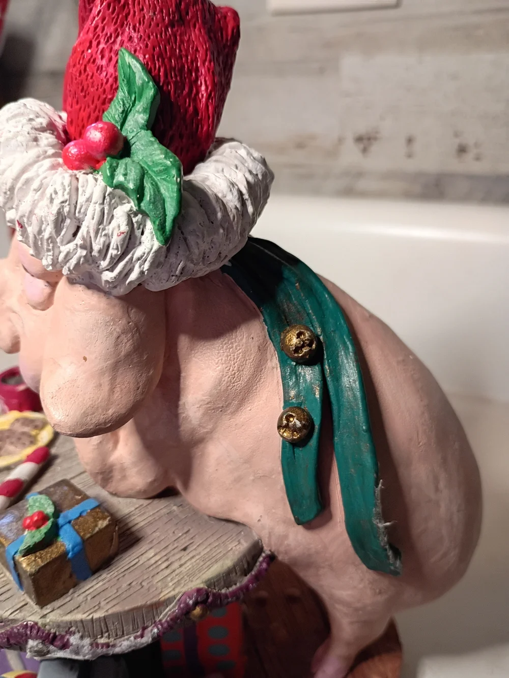 1993 Character Collectibles Pig A Month December Figure